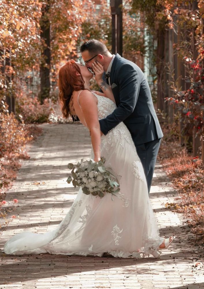 Baiser sous les feuillages d'automne
